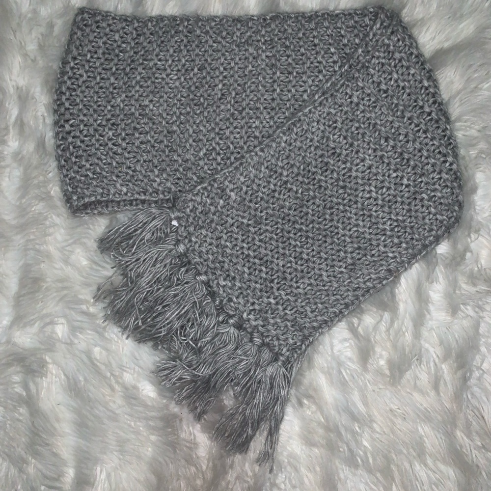 Women’s Gray Winter Scarf